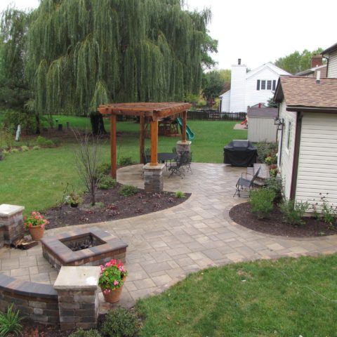 Brussel, and Beacon Hill flagstone pavers in Bavarian Blend